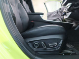 パワーシート搭載。微妙な調整が手軽にでき、ピッタリなポジションで運転することが可能です。
