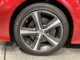 【タイヤ・ホイール】235/45R18の純正アルミタイヤになります。スタッドレスタイヤもこのサイズをお求め下さい。