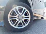 【純正14インチアルミホイール】外観にマッチした純正アルミホイールを装着しております。各種社外アルミホイールや、スタッドレスタイヤも取扱いしております。是非ご相談ください♪