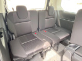 3列目シートはもちろん状態良好☆大人でもゆったりと座って頂けますので、大人数でのお出かけもラクラクです♪ご家族で、気の知れた仲間で、ドライブに行くのが楽しみですね♪