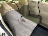後部座席も気になるようなキズ・汚れやへたり等、大きなダメージはなく、良好な状態です。