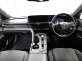 上質で落ち着いた印象のインパネ。視界も広々で運転しやすいです。