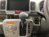 【インパネシフト】シフト操作のしやすいインパネシフトです。足元が広くなりすっきりしますので、大柄な方でも快適に運転ができます。