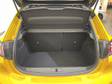 【トランク】積み込みやすくて、たっぷり積める荷室です。シートアレンジできるものは、乗車人数と荷物の量や大きさによってシートを動かすことができるので、より快適なドライブが可能です!