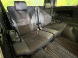 3列目シートはもちろん状態良好☆大人でもゆったりと座って頂けますので、大人数でのお出かけもラクラクです♪ご家族で、気の知れた仲間で、ドライブに行くのが楽しみですね♪