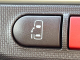 【パワースライドドア】スマートキーや運転席のスイッチでスライドドアの開閉が可能♪電動だから力を入れてドアを開ける必要が無く、小さいお子様でも、重い荷物を持っている時もラクに開け閉めできます♪