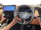 運転席まわりです。 各操作スイッチは使いやすい位置に配置されてます。