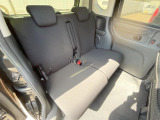後部座席も気になるようなキズ・汚れやへたり等、大きなダメージはなく、良好な状態です。