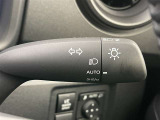 【オートライト】車外の明るさに応じて、自動的にライトの点灯・消灯をしてくれます。