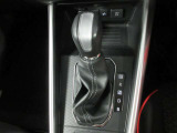 操作しやすいシフトレバーです。