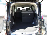 5人乗りなので普段使いには十分な広さのラゲッジスペース!後席を倒せばより大きな荷物も載せられます!