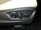 運転席パワーシート搭載。微妙な調整が手軽にでき、ピッタリのポジションで運転することが可能です。
