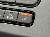【シートヒーター】スイッチを入れると数十秒で座席が温かくなります。エアコンとは違い、身体と密着しているシートが温まるので、冬場には嬉しい装備です!