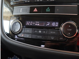 入庫時・販売時・納車前に、弊社基準の68項目に及ぶ点検整備を実施しております。