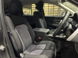 落ち着いた雰囲気の運転席で快適なドライブをお楽しみください!