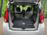 普段のお買い物や通勤、送迎等に十分な荷室スペースを確保しております。セカンドシートを倒すと、大きな荷物の積載も可能です♪