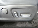 運転席電動シートは、シートポジションを細かく調整できるので長時間の運転もリラックスできますね。