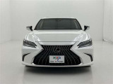 スピンドルグリルがレクサスらしさを強調します。