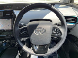 【純正革巻きステアリング】上質な革を使用することで、手にしっかり馴染みとても運転しやすいハンドルです♪