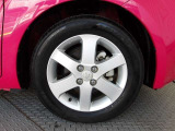 純正15インチアルミ!タイヤサイズは175/65R15です