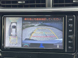 駐車場や交差点で周囲の安全確認をサポートする「パノラミックビューモニター」を搭載。