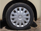 【ホイールキャップ】車に良く似合う純正ホイールキャップが装備されています。ノーマルタイヤ、スタッドレスタイヤもスズキ自販島根にお任せください。