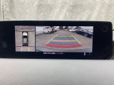 狭い場所での駐車やすれ違いなどでより的確な運転操作に役立つ360&deg;ビューモニターが装備されています。