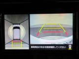 バックモニターで、駐車時に見えにくい後方をしっかり確認できます。