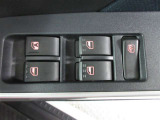 運転席側のパワーウィンドウスイッチです。全ての窓の開閉操作ができます。