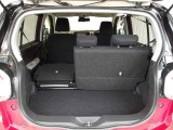 普段使いには十分な広さのラゲッジスペース!後席を倒せばより大きな荷物も載せられます!