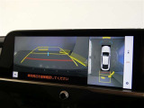 パノラミックビューモニター付きです。車両を上から見たような映像を画面に表示。運転席からの目視だけでは見にくい、車両周辺の状況をリアルタイムでしっかり確認できます。