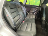 後部座席も気になるようなキズ・汚れやへたり等、大きなダメージはなく、良好な状態です。