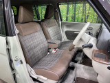 運転席シート廻りは使用感も少なく、良好な状態となっています。丁寧に使われていたことがよくわかりますね。