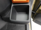 カップホルダーは運転席や助手席からちょうど手の届く位置です!!