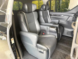 後部座席も気になるようなキズ・汚れやへたり等、大きなダメージはなく、良好な状態です。