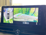 【アラウンドビューモニター】専用のカメラにより、上から見下ろしたような視点で360度クルマの周囲を確認することができます☆死角部分も確認しやすく、狭い場所での切り返しや駐車もスムーズに行えます。