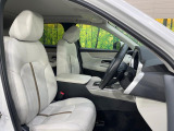 運転席シート廻りは使用感も少なく、良好な状態となっています。前オーナー様が丁寧に使っていたことがよくわかりますね。