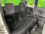 後部座席も気になるようなキズ・汚れやへたり等、大きなダメージはなく、良好な状態です。