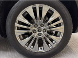 アルミホイール付き!「純正」なので車のデザインともマッチしています。