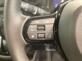 ステアリングにオーディオ操作スイッチが付いています。オーディオ画面に直接タッチしなくても操作が出来ますので、運転に集中できます。