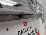 後退時に車両の後ろ側をモニター画面に表示します。車庫入れなどでバックする際に後方確認ができて便利です。車庫入れが苦手な人もこれで安心。