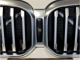 【キドニーグリル】BMWは約90年もの間、ほぼ全ての車両にひと目でBMWだと分かるこの特徴的なフロントグリルが備えられ、デザイン・アイコンとして親しまれてきました。