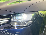 【LEDヘッドライト】悪天候や夜間走行時も良好な視界を確保し安心して運転できる高輝度LEDヘッドライトを装備!点灯速度が早く、消費電力も抑えられています。
