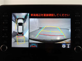 パノラミックビューモニター付きです。車両を上から見たような映像をモニター画面に表示。運転席からの目視では見にくい、車両周辺の状況をリアルタイムでしっかり確認できます。