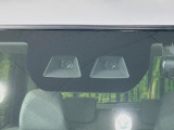【スマートアシスト】走行中に前方の車両等を認識し、衝突しそうな時は警報とブレーキで衝突回避と被害軽減をアシスト。より安全にドライブをお楽しみいただけます。