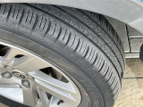 タイヤ残り溝もバッチリ!溝が少ないとスリップしたりブレーキ時の制動距離が長くなってしまいます。交換までまだまだ余裕があるのは経済的にも助かります。