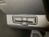 ハンドルの左下にETCがついています。高速道路の料金所の通過も楽々です。 カードの取り出しもしやすい場所についています。