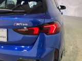 リアランプ 立体的な造形としてBMWらしい個性的なリアビューを明確化しました。