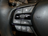 【ステアリングリモコン】ステアリングにオーディオ調節可能なスイッチが装備されていますので運転中でも視線をそらさずにオーディオの調節が可能です!