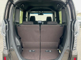 普段のお買い物や通勤、送迎等に十分な荷室スペースを確保しております。セカンドシートを倒すと、大きな荷物の積載も可能です♪